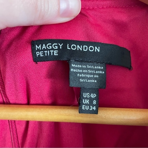 NWT Maggy London Ruffle V-Neck Floral Print Maxi Dress Cold Shoulder Size 4P - Picture 11 of 13